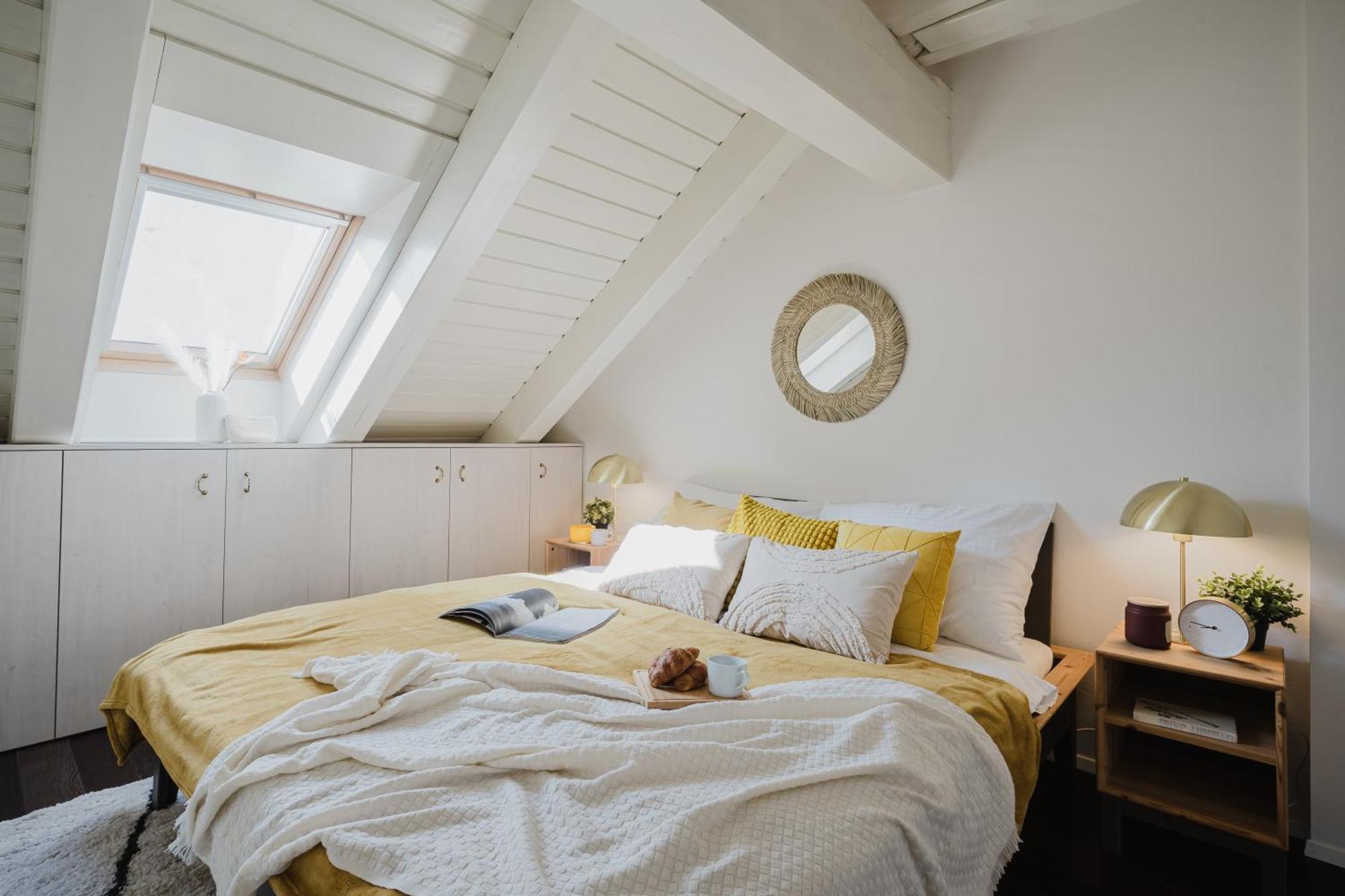 Days - Attic Maisonette With Netflix And Workspace In New Town *