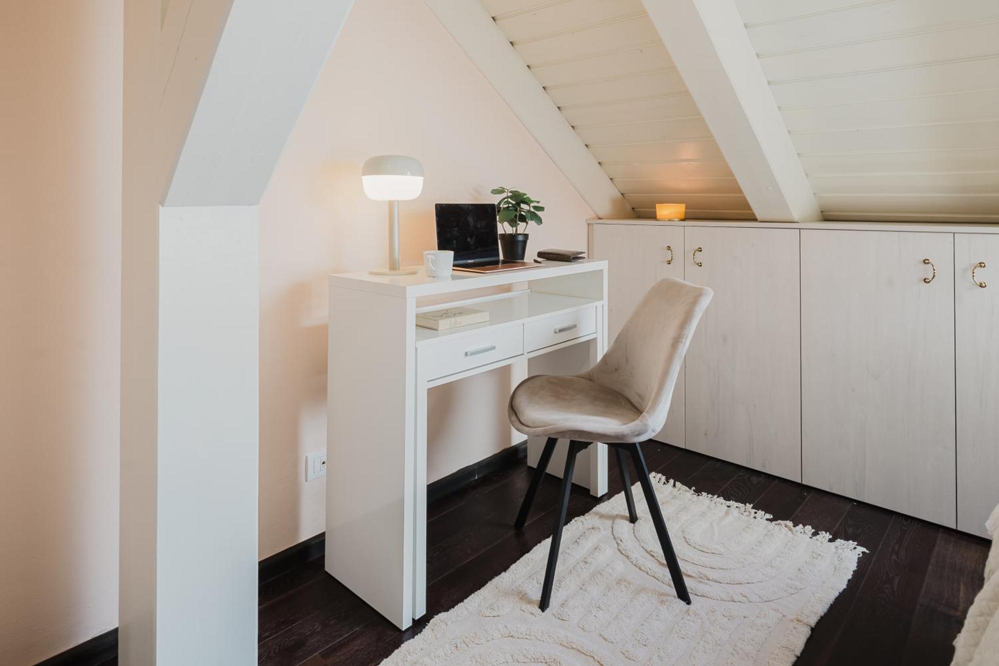Apartment Days - Attic Maisonette With Netflix And Workspace In New Town Prague
